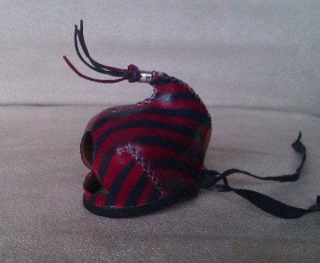 Kirgui red and black